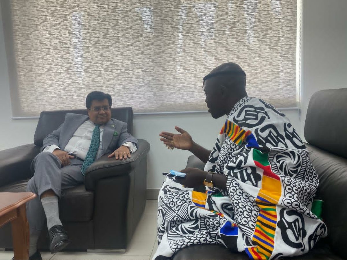 HRH Oheneba Nana Kwame Obeng II continuing discussions during the courtesy call